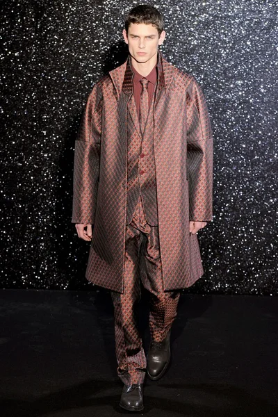 Look 18